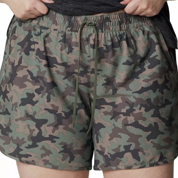 NWT - Columbia Plus Size Bogata Bay Cypress Camo Printed Stretch Shorts- Size 1X - Picture 1 of 7